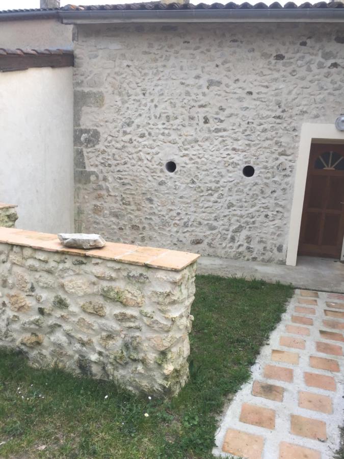 Superbe Gite A La Campagne Dans Le Bordelais Saint-Vivien-de-Blaye Екстер'єр фото